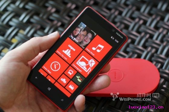 [视频]测试：Lumia 920无线充电最大距离